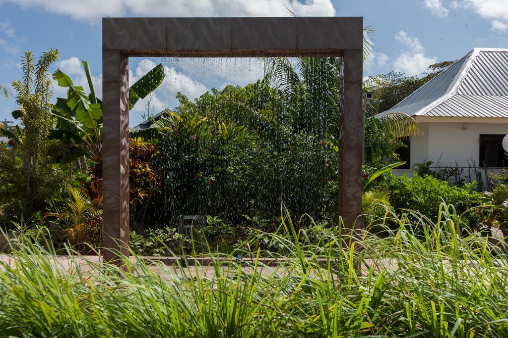 Etoile Labrine Guest House La Digue Exterior photo