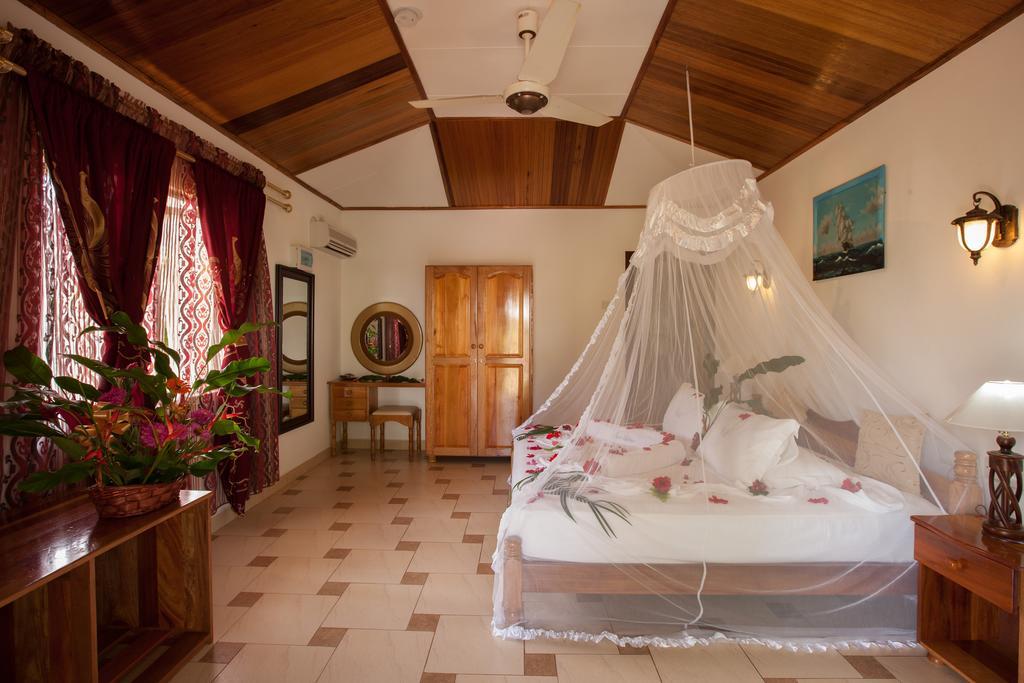 Etoile Labrine Guest House La Digue Exterior photo